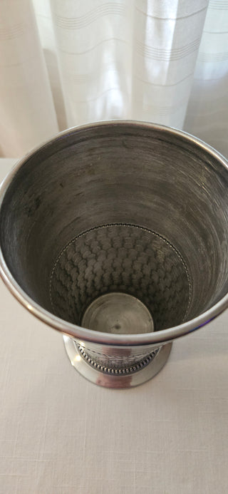 Decorative Metal Tulip Vase
Hammered silver-tone finish
Flared form
Excellent condition