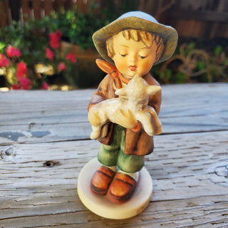 Goebel Hummel Figurine The Lost Sheep
