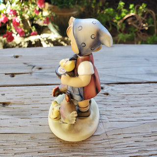 Goebel Hummel Figurine Feeding Time