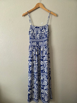 NEW! H&M blue and white patterned smocked top dress Bliss Marketplace NEW! H&M blue and white patterned smocked top dress Bliss Marketplace