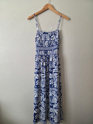 NEW! H&M blue and white patterned smocked top dress Bliss Marketplace NEW! H&M blue and white patterned smocked top dress Bliss Marketplace