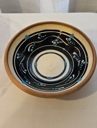 Handmade Pottery Bowl – Signed
6.25″ Round | Studio Art