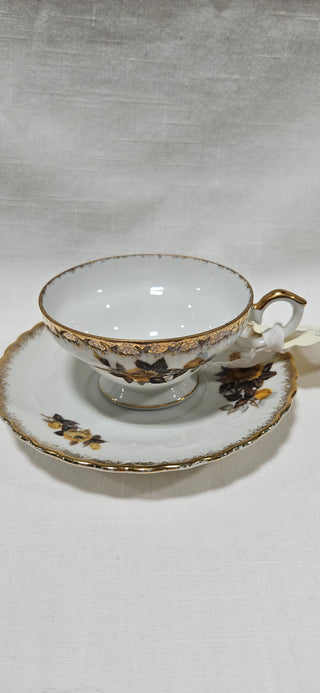 Vintage Japanese
Fine China Teacup & Saucer
Gilt Edge • Floral Design