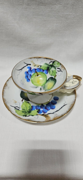 VNTG Hand-Painted
European Teacup & Saucer
Fruit Motif