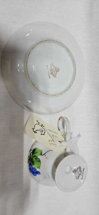 VNTG Hand-Painted
European Teacup & Saucer
Fruit Motif