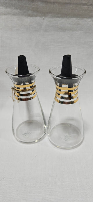 Pyrex Salt & Pepper Shakers (Pair)
Mid-century
Excellent condition