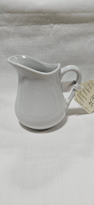 BIA Cordon Bleu Porcelain Creamer
Made in Brazil
Approx. 4.5" tall
Excellent condition