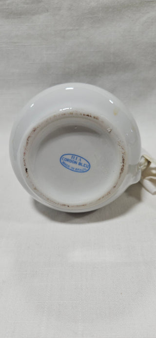 BIA Cordon Bleu Porcelain Creamer
Made in Brazil
Approx. 4.5" tall
Excellent condition
