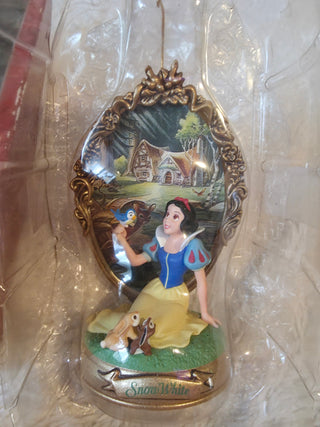 1998 Keepsake snowwhite ornament