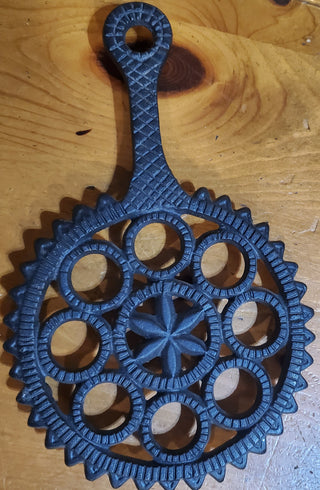 VTG cast iron trivet