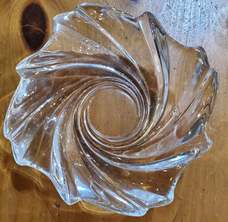 Swirl candy dish