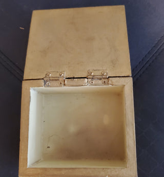 Wood trinket box