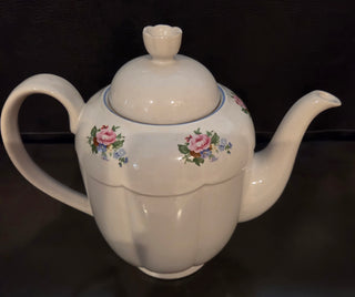 Lg White teapot Roses