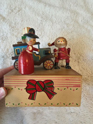 Vintage 1980 Wood Wind-Up Musical Christmas Figurine Scene