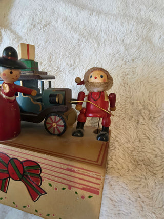 Vintage 1980 Wood Wind-Up Musical Christmas Figurine Scene