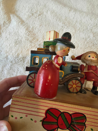 Vintage 1980 Wood Wind-Up Musical Christmas Figurine Scene