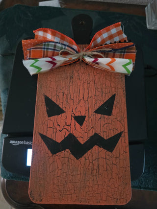 Angry pumpkin chopping board|110513