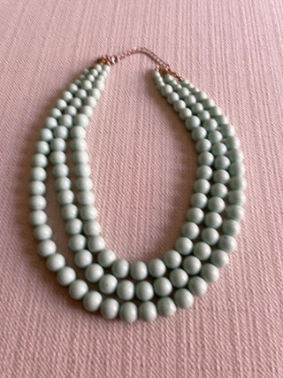 Vintage style 3 strand mint green necklace