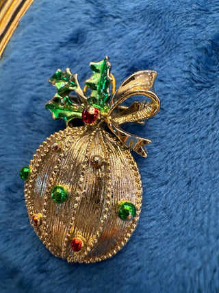 Brooch: Gerry's Goldtone Christmas Ornament|139041