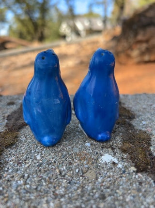 KW pair of vintage ceramic penguin salt and pepper shakers