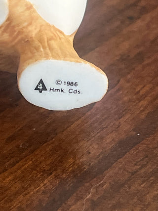 1986 Hallmark Cinnamon Bear #4 w/present Ornament|127977