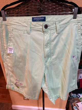 Embroidered green shorts Size 36  #SM.
