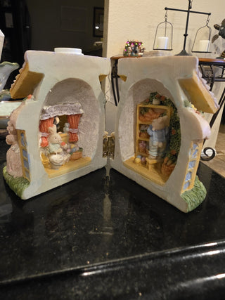 Diorama, VTG Rabbit Bunnies Trinkets Flower Shop|53268