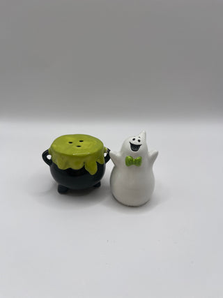 #3172 Ghost & Cauldron -Salt & Pepper Set
