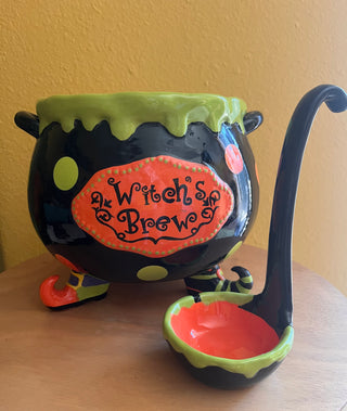#3332 Witch's Brew Cauldron & Ladle Set