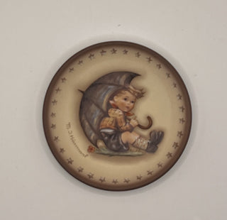 #3397 Hummel - 11th Annual Collector Plate with stnad