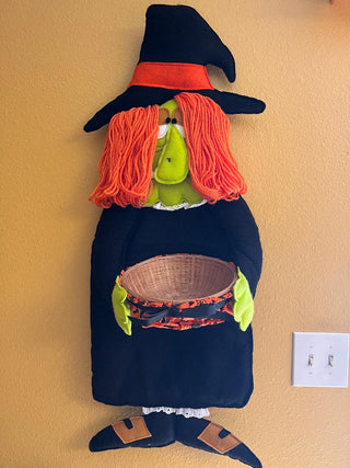 #3478 Treat Basket Witch Wall Hanging