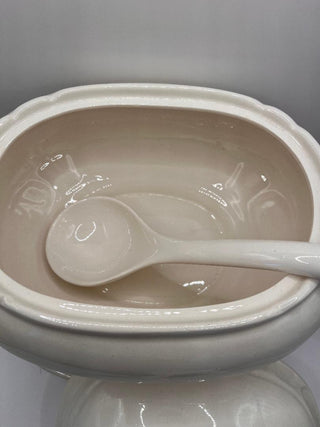 #3493 Vintage 80s Traditional Soup Tureen Set