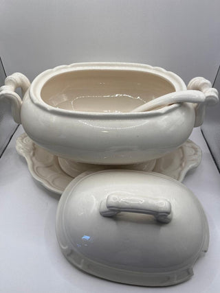 #3493 Vintage 80s Traditional Soup Tureen Set