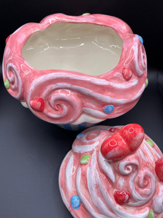 #3566 Giant Cupcake Cookie Jar