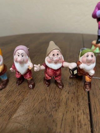 Porcelain Snow White + 7 Dwarves