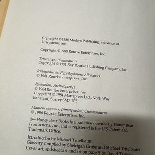 Vtg Dinosaurs of the Land, Sea and Air Book MTS|120063