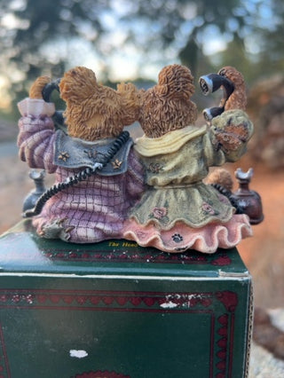 ORIGINAL BOX Boyds Bears & Friends "Alexandra & Belle Telephone Tied" collectible