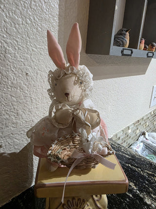 Plush bunny w/basket|53254