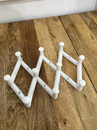 Vintage White Plastic Accordian Peg Rack MTS|95247