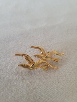Vintage Gold Tone Two Flying Birds Brooch RCD