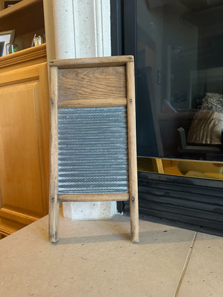 Vtg Washboard - Busy Bee No. 16, Wood frame w/corrugated metal  18"x8.5" RCD|68356