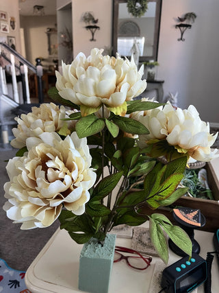 Faux Flowers off white|108744