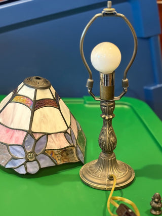 Vtg. Tiffany Style, bronze based lamp. stained glass 14"|143571