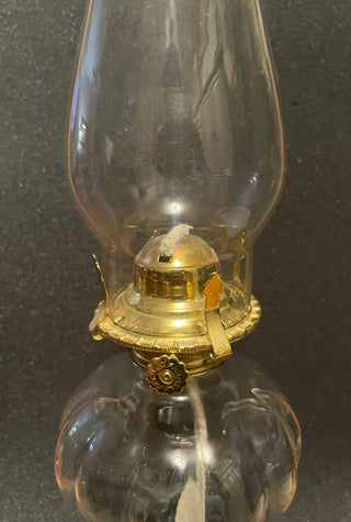 VINTAGE HURRICANE LAMP 18.5"T EXC CONDITION IN STORE PICK UP ONLY (KJS) RCD