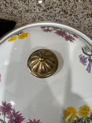 AJ - Enamel Pot Brass Accents MTS|75445