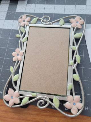 6-1/4x8-1/2" Metal w/Enameled Flower Frame - Moth RCD