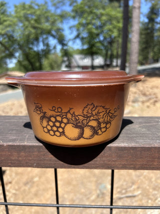 12F VTG Pyrex Old Orchard 473 1 Qt. Milk Glass Casserole Dish w/ Lid RSV