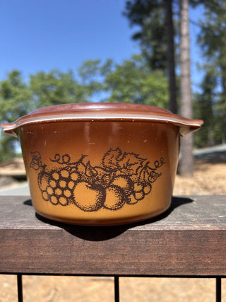 12F VTG Pyrex Old Orchard 473 1 Qt. Milk Glass Casserole Dish w/ Lid RSV