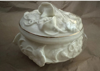 San Francisco Music Box Co White Gold Morning Glory, Wind Beneath My Wings #62 VV MTS