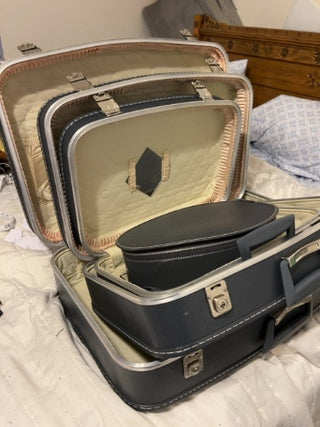 NEW W/KEYS Vintage SET OF 4 Fingerhut Lightweight Luggage Nesting Leather Luggage Set RARE